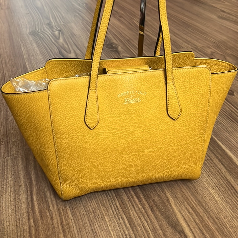 A46- 💯 % authentic Gucci shoulder bag - Picture 9 of 16